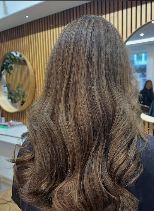 Balayage med bruna slingor hos Salong Lunzo